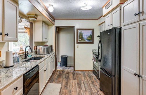 Cass City House | Cozy Cass City Retreat w/Spacious Deck!