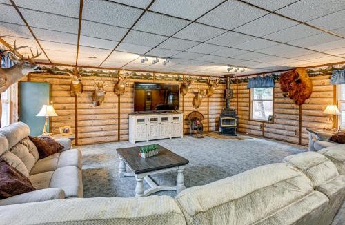 Cass City House | Cozy Cass City Retreat w/Spacious Deck!