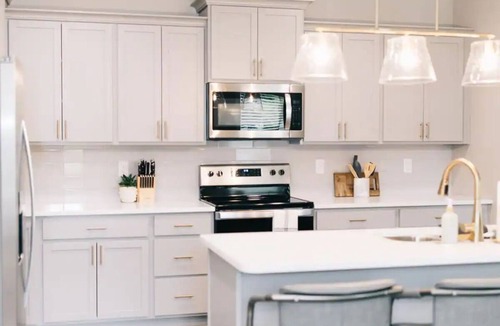Bowling Green House | Cozy, Clean Home for Family or Friends