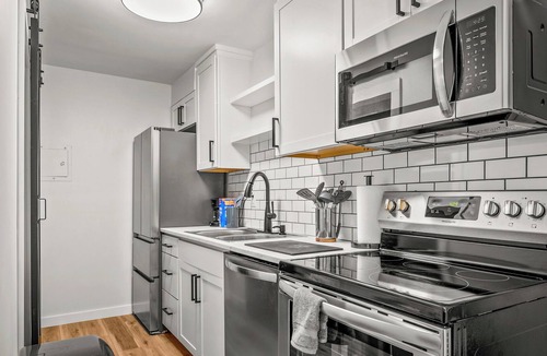 Beechmont Condo | Cozy Condo Near Downtown!