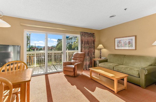 Pigeon Forge Resort | Cozy Condo w/Resort Indoor & Outdoor Pools, 3 Hot Tubs, WiFi & More!