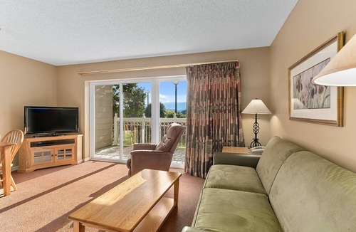 Pigeon Forge Resort | Cozy Condo w/Resort Indoor & Outdoor Pools, 3 Hot Tubs, WiFi & More!