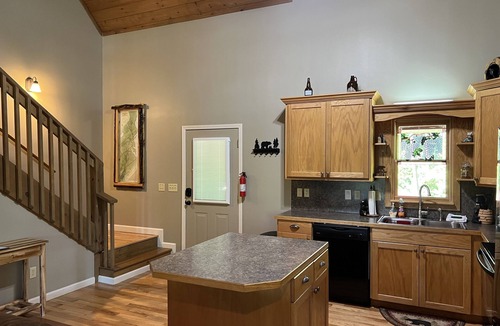Ellijay Cabin | Cozy Coosawattee Cabin on top of Eagle Mountain with hot tub, fire pit and fun!
