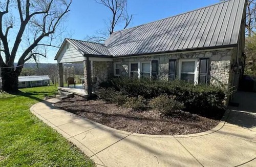 Leipers Fork Cottage | Cozy Cottage in Leiper’s Fork, Franklin, TN.