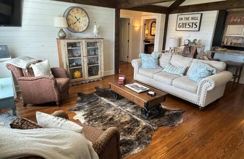 Leipers Fork Cottage | Cozy Cottage in Leiper’s Fork, Franklin, TN.