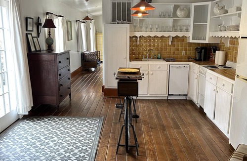 Marshall Cottage | Cozy Cottage in private setting