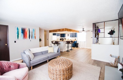Frankfort Cottage | Cozy Cottage In The Pines | King Bed | 3 min to downtown Frankfort LAKE MICHIGAN