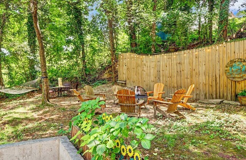 Hot Springs House | Cozy Cottage in the Woods with 8-Person Fire Pit + 4 minutes to Bathhouse Row!