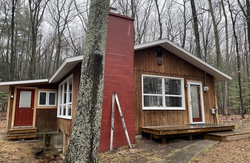 Lake Township Cottage | Cozy cottage just one mile from the Platte river, close to the Sleepy Bear dunes