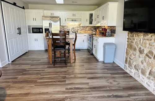 Campbellsville House | Cozy Cottage