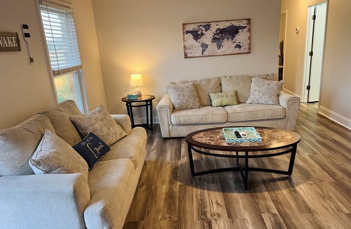 Campbellsville House | Cozy Cottage