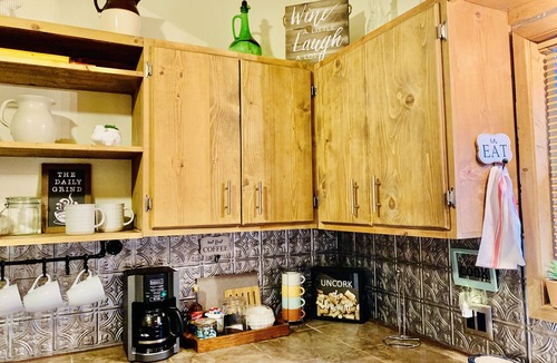 Hot Springs Cottage | Cozy, Country Cottage close to Oaklawn, near Bypass
