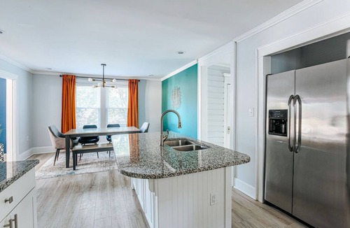 Staunton House | Cozy Craftsman: Newly Renovated/Downtown Staunton