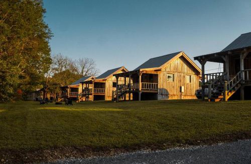 Smithville House | Cozy Creekside Cabin Near Waterfalls, Hiking, Fire Pit
