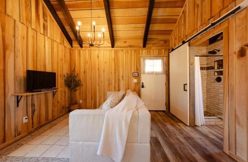 Smithville House | Cozy Creekside Cabin Near Waterfalls, Hiking, Fire Pit
