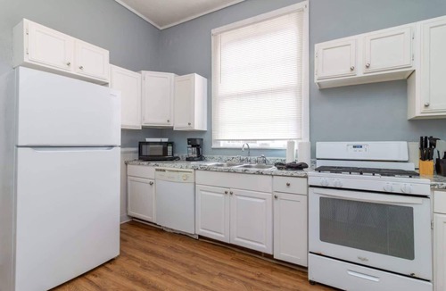 Columbus Apartment | Cozy Downtown Back Unit - The Sunny Southern Manse