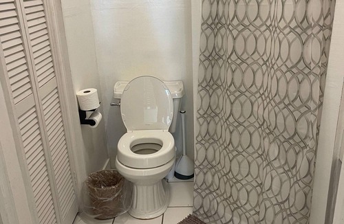 Freetown - Port Rico Apartment | Cozy Downtown Retreat | Bright 1BR w/Parking & Workspace