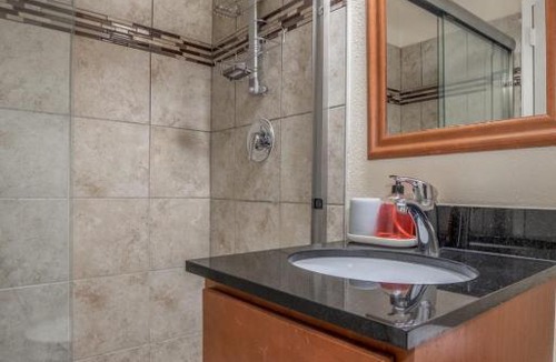 Downtown West Apartment | Cozy DT Studio with City View by Zencity