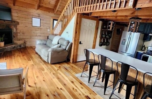 Dry Ridge Cabin | Cozy, family friendly country Side Cabin 15 Min to the Ark Encounter w/fire pit