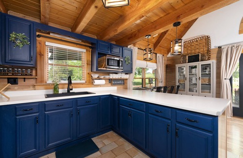 Dry Ridge Cabin | Cozy, family friendly country Side Cabin 15 Min to the Ark Encounter w/fire pit