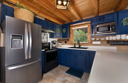 Dry Ridge Cabin | Cozy, family friendly country Side Cabin 15 Min to the Ark Encounter w/fire pit