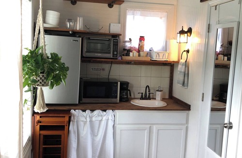 Charleston County Other | Cozy Farmhouse Suite On 10 Acres!