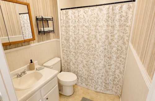 Gadsden House | Cozy Fishing Getaway, Close to Dining & Boat Ramp