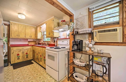 Franklin Cottage | Cozy Franklin Cottage w/Waterfront Views!