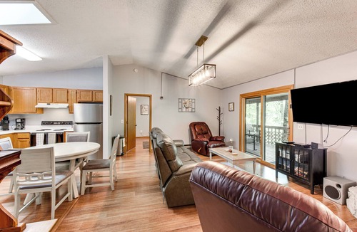 Franklin House | Cozy Franklin Retreat w/Deck - 5 Mi to Downtown!