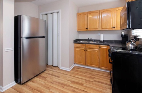 Ponderosa - Wingate Apartment | Cozy Furnished 2BR Near Uptown & Airport
