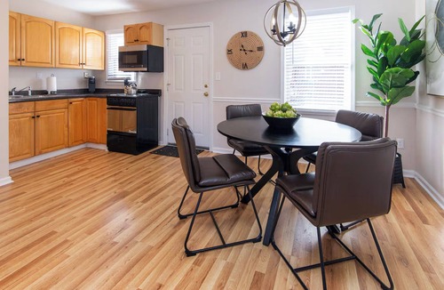 Ponderosa - Wingate Apartment | Cozy Furnished 2BR Near Uptown & Airport