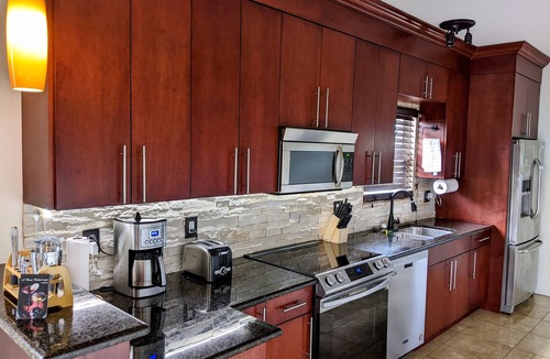 Parker Ridge House | Cozy Getaway mins from beach and downtown