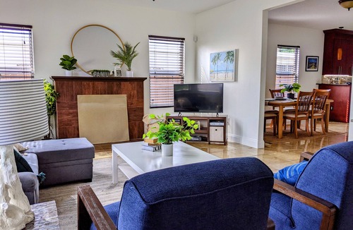 Parker Ridge House | Cozy Getaway mins from beach and downtown