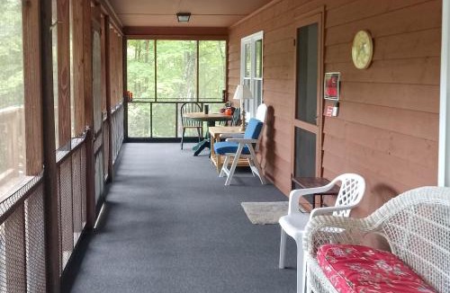 Hiawassee House | Cozy Hiawassee Cabin - 4 Mi to Lake Chatuge!