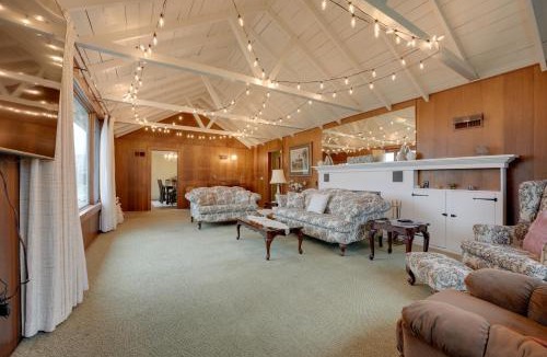 Hillsdale House | Cozy Hillsdale Home ~ 1 Mi to Baw Beese Lake!