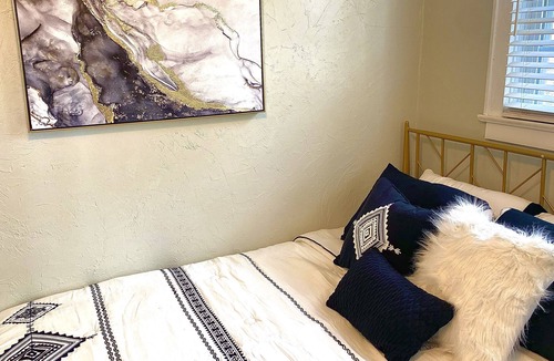 Montgomery Apartment | Cozy, Historic and Luxurious 2bd/1ba Duplex Apt