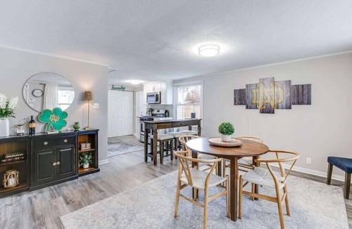 South Bend House | Cozy Home w/Sonos + 9 Min Walk to Notre Dame
