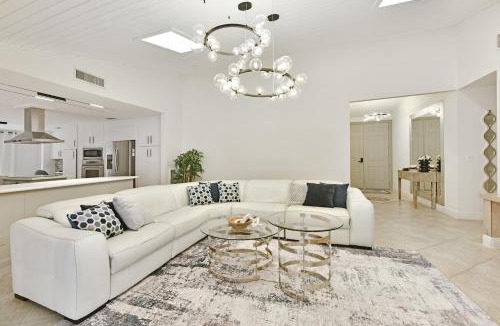 Wellington Villa | Cozy home with big pool in Wellington!