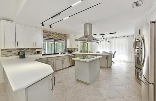 Wellington Villa | Cozy home with big pool in Wellington!