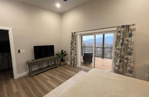 Cosby House | Cozy home with mountain views!