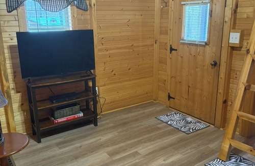 Mammoth Cave Cabin | Cozy Hot Tub Cabin Near Mammoth Cave - Perfect for Couples