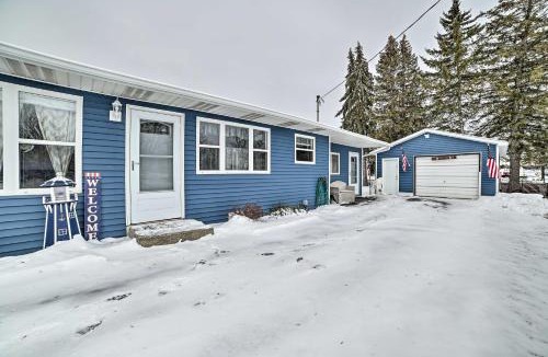 Houghton Lake Heights House | Cozy Houghton Lake Heights Cottage w/Private Yard