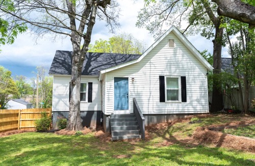 Dunean House | Cozy house in welcoming Greenville with parking