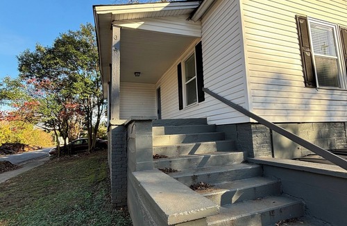 Dunean House | Cozy house in welcoming Greenville with parking