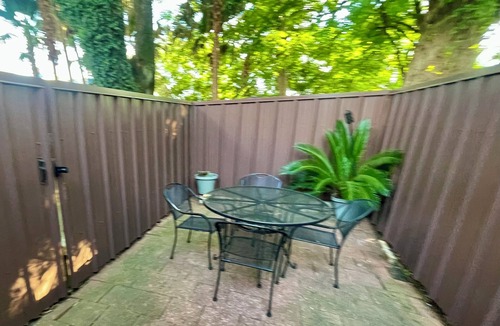 Algiers Point Apartment | Cozy, Humble 1-Bedroom Near Ferry - Great for Travel Nurses!