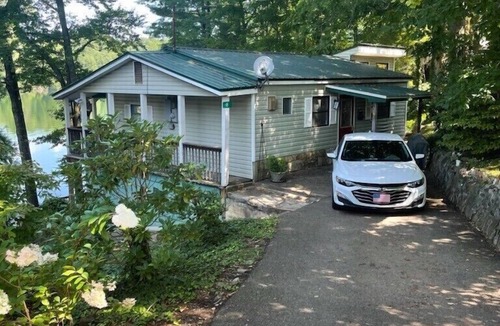 Robbinsville House | Cozy Lake-front cabin with a private dock and beautiful views on Lake Santeetlah
