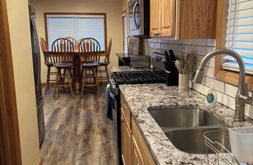St. Helen House | Cozy Lake St. Helen Waterfront. Fully Remodeled. Dock. Fire pit. AC. Sleeps 7.