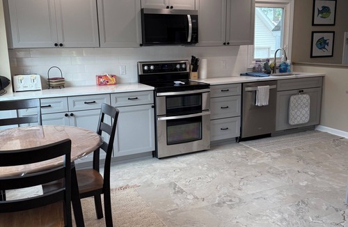 La Porte House | Cozy Lakehouse 2 minutes from Pine Lake
