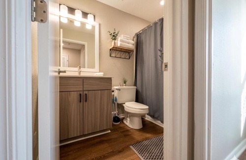 Marietta Apartment | Cozy Lakeview 1BR Apt with Balcony and Pool Near Atlanta
