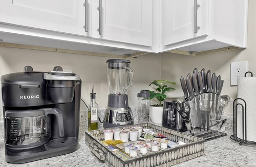 Hoover Apartment | *Cozy Living-King Bed-Mins from dining and shopping - HooverMet - Finley Ctr*